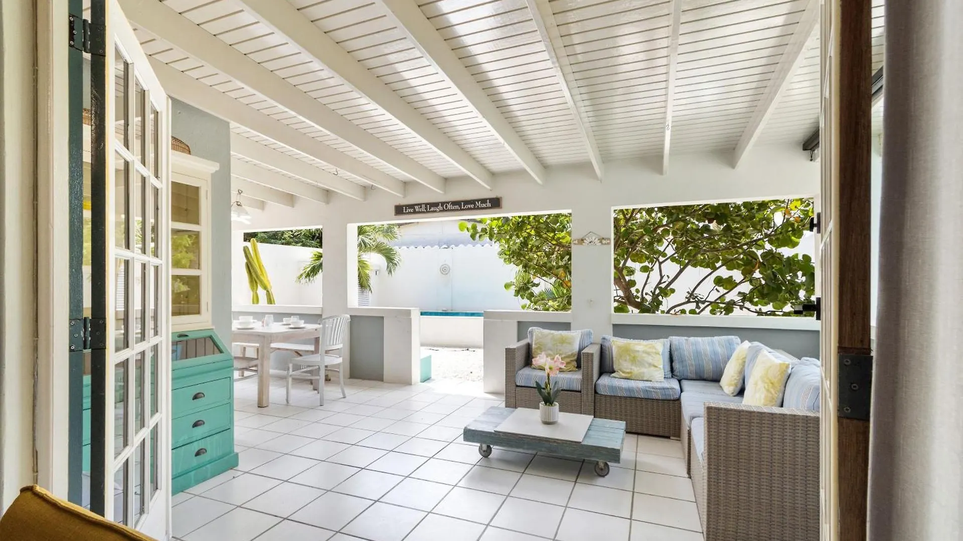 Fantastic Private Tropical Villa In Palm Beach