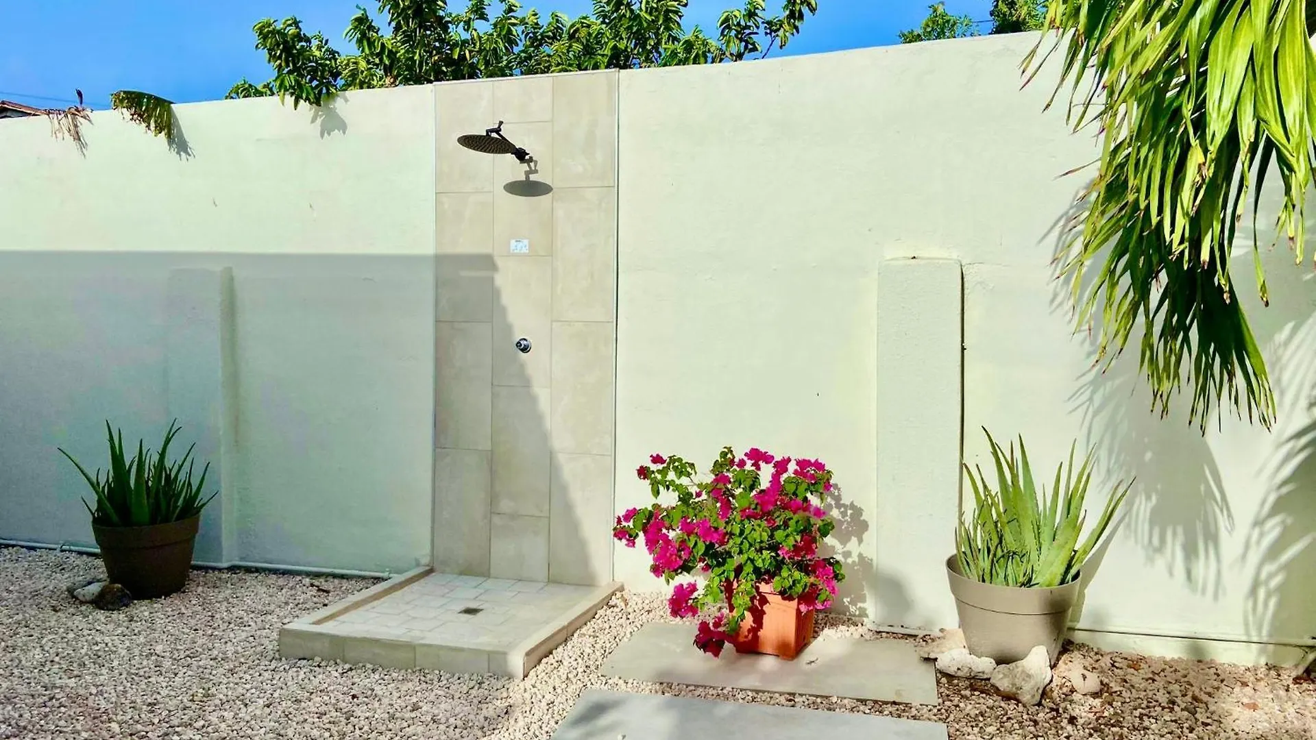 Fantastic Private Tropical Villa In Palm Beach